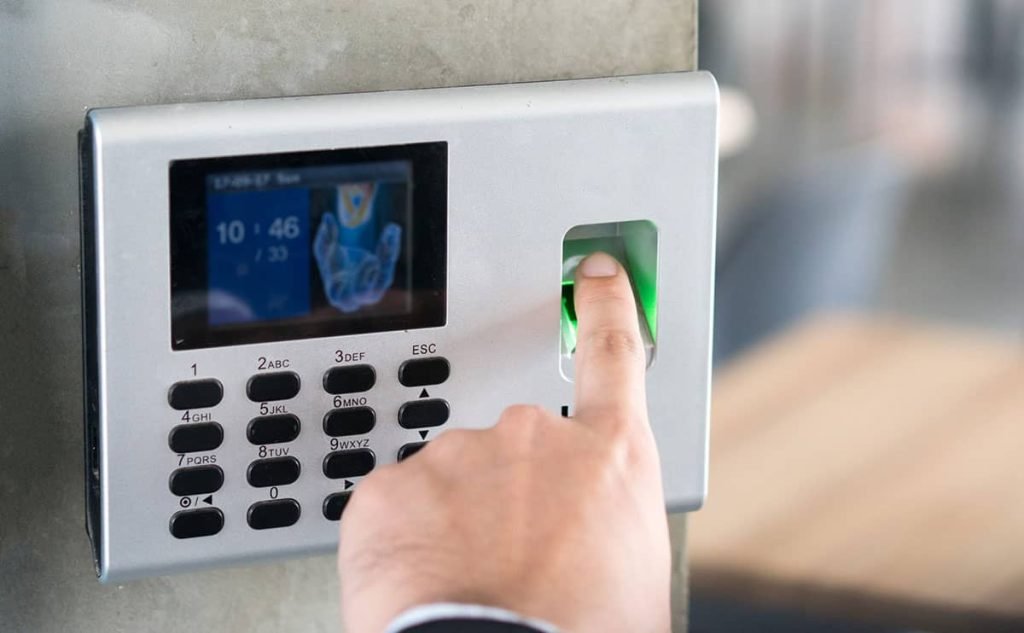 واردات و ترخیص دستگاه حضور غیاب