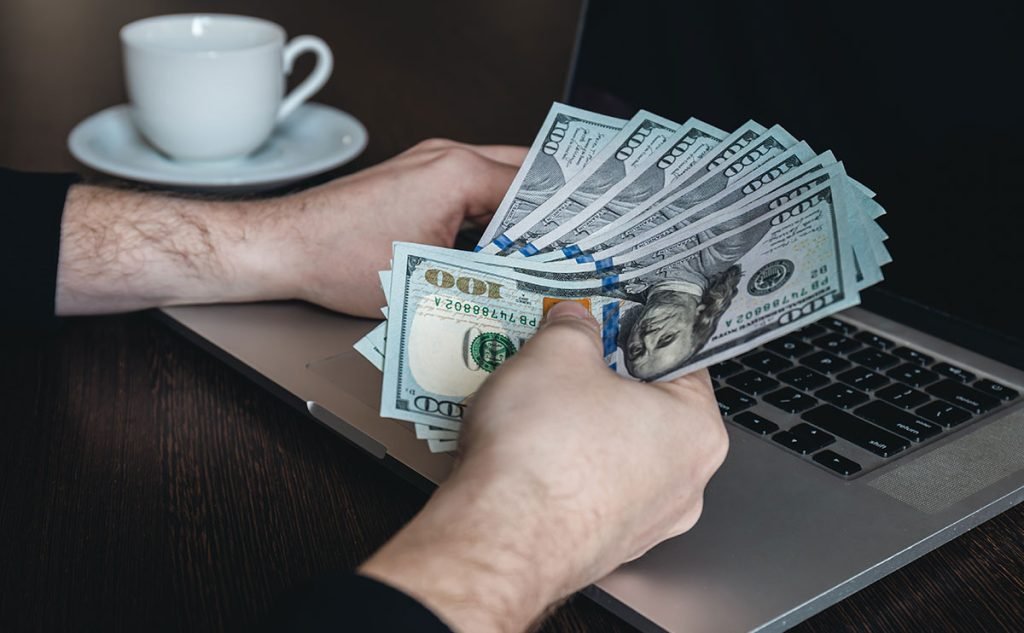 سرمایه گذاری دلاری