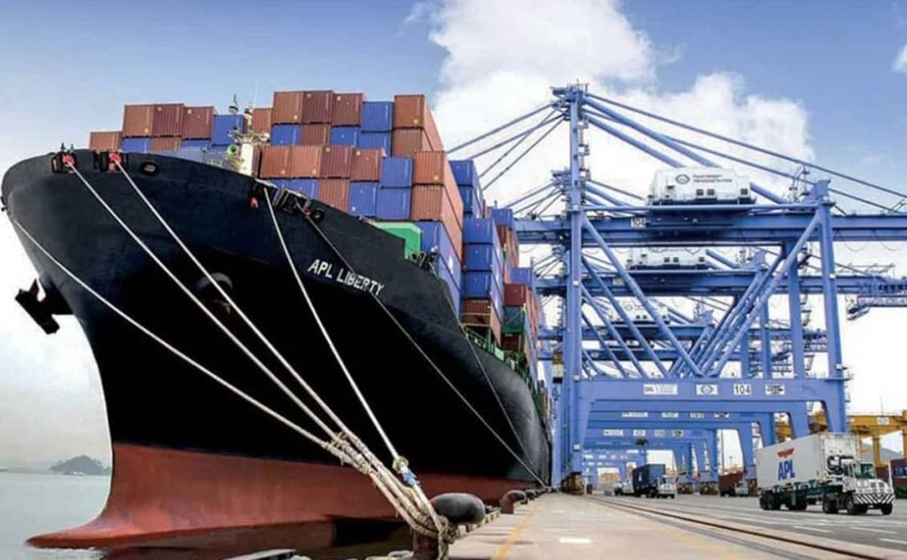 ممنوعیت واردات کالا همیشه به نفع تولید داخل نیست!