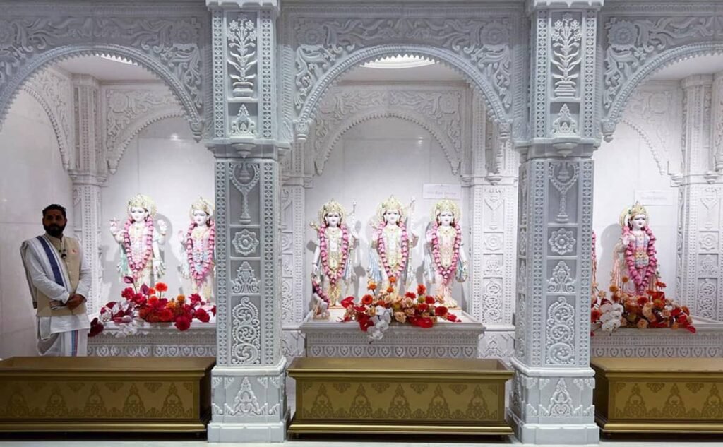 با معبد هندوها در دبی آشنا شوید (Hindu temple)
